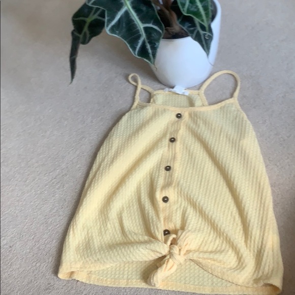 🦋 cute yellow tank - Picture 1 of 3